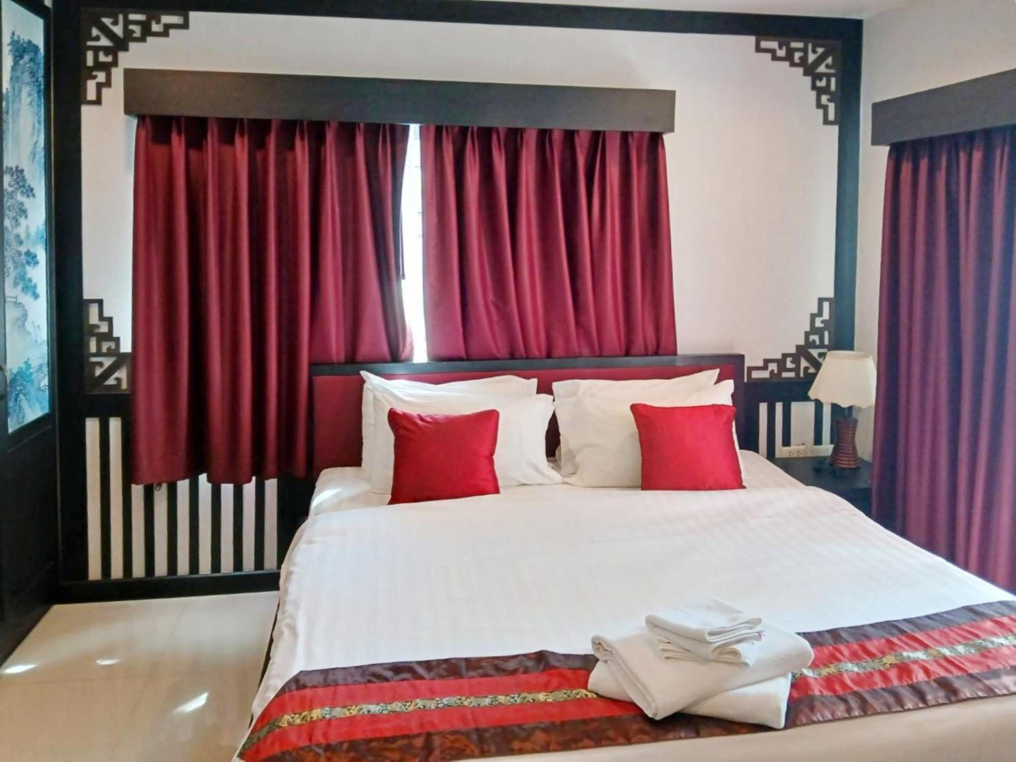 Sunray Beach Hotel Patong Екстер'єр фото
