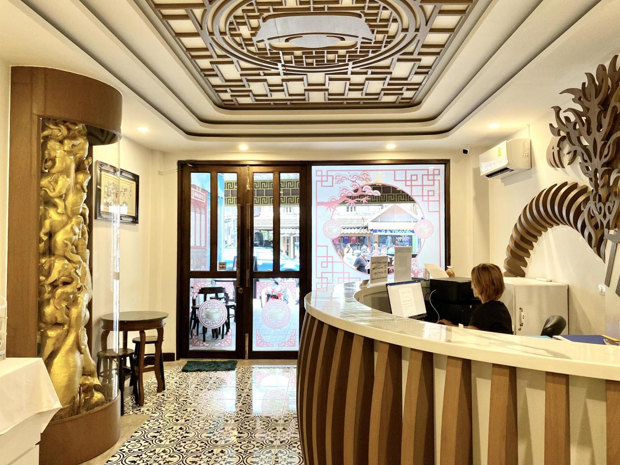 Sunray Beach Hotel Patong Екстер'єр фото
