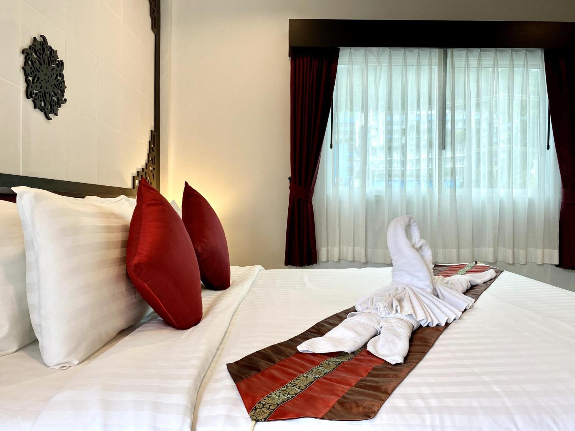 Sunray Beach Hotel Patong Екстер'єр фото