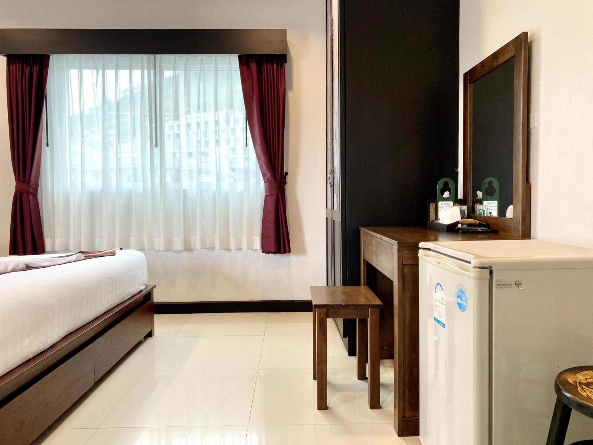 Sunray Beach Hotel Patong Екстер'єр фото