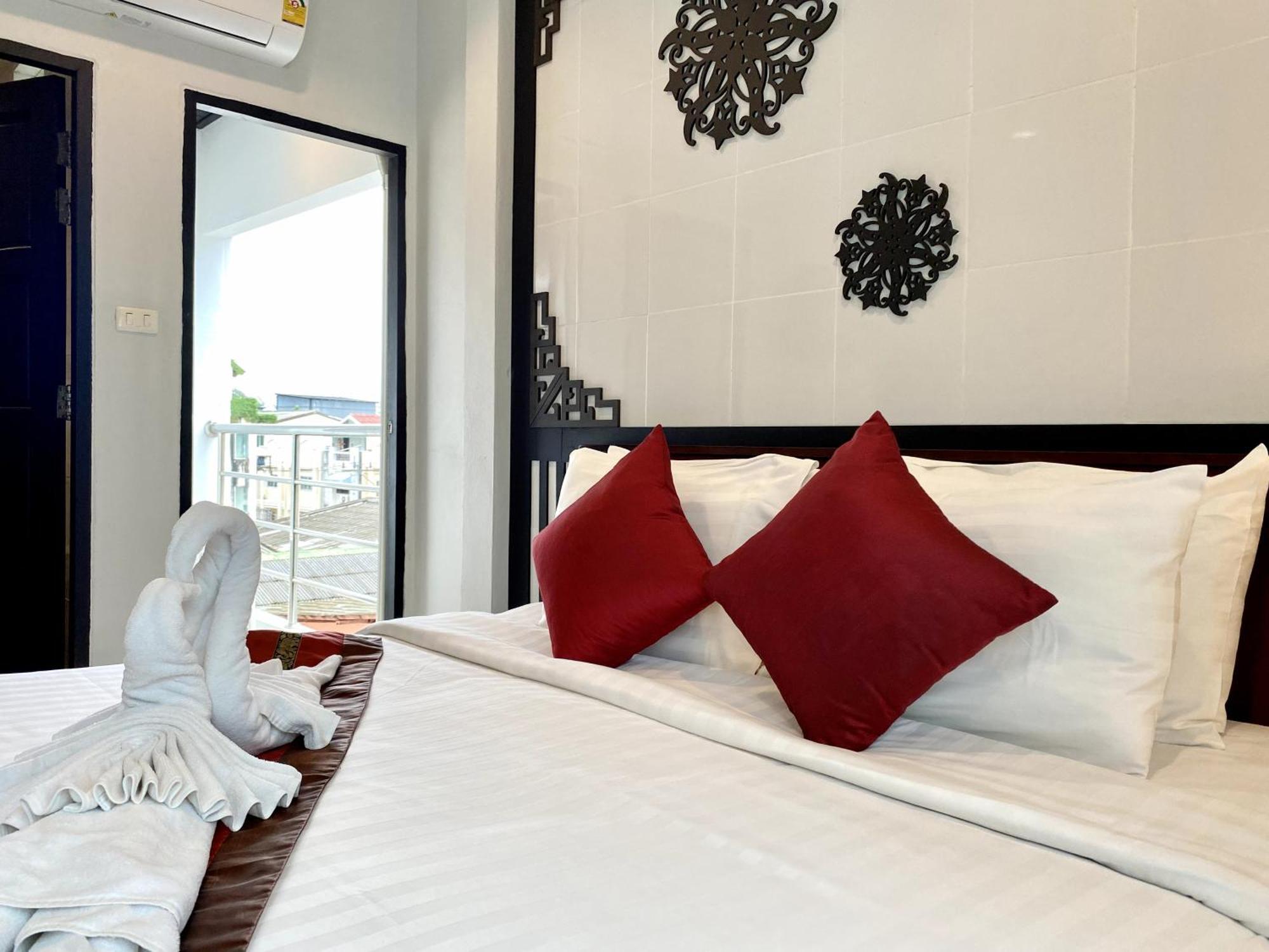 Sunray Beach Hotel Patong Екстер'єр фото