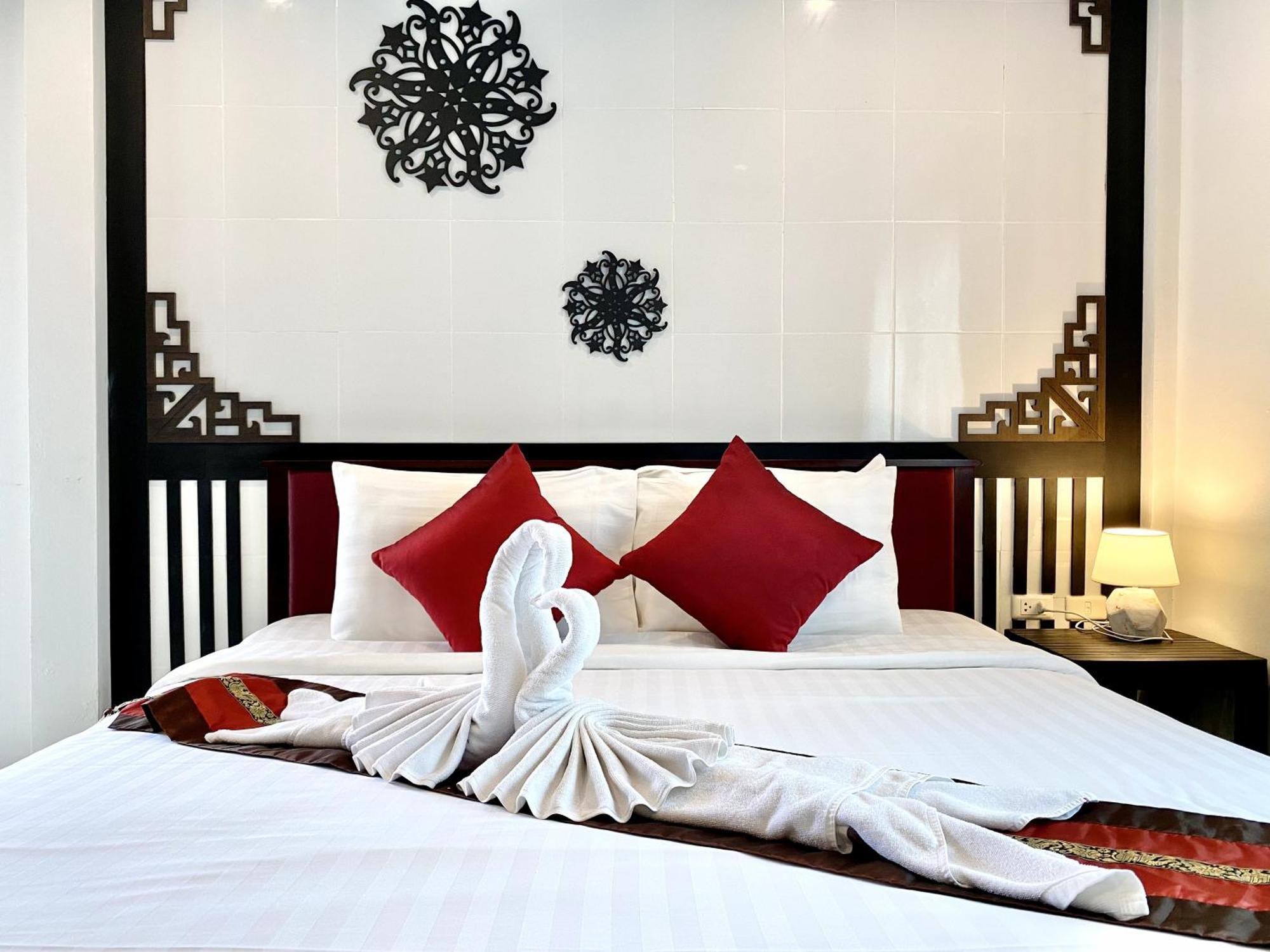 Sunray Beach Hotel Patong Екстер'єр фото