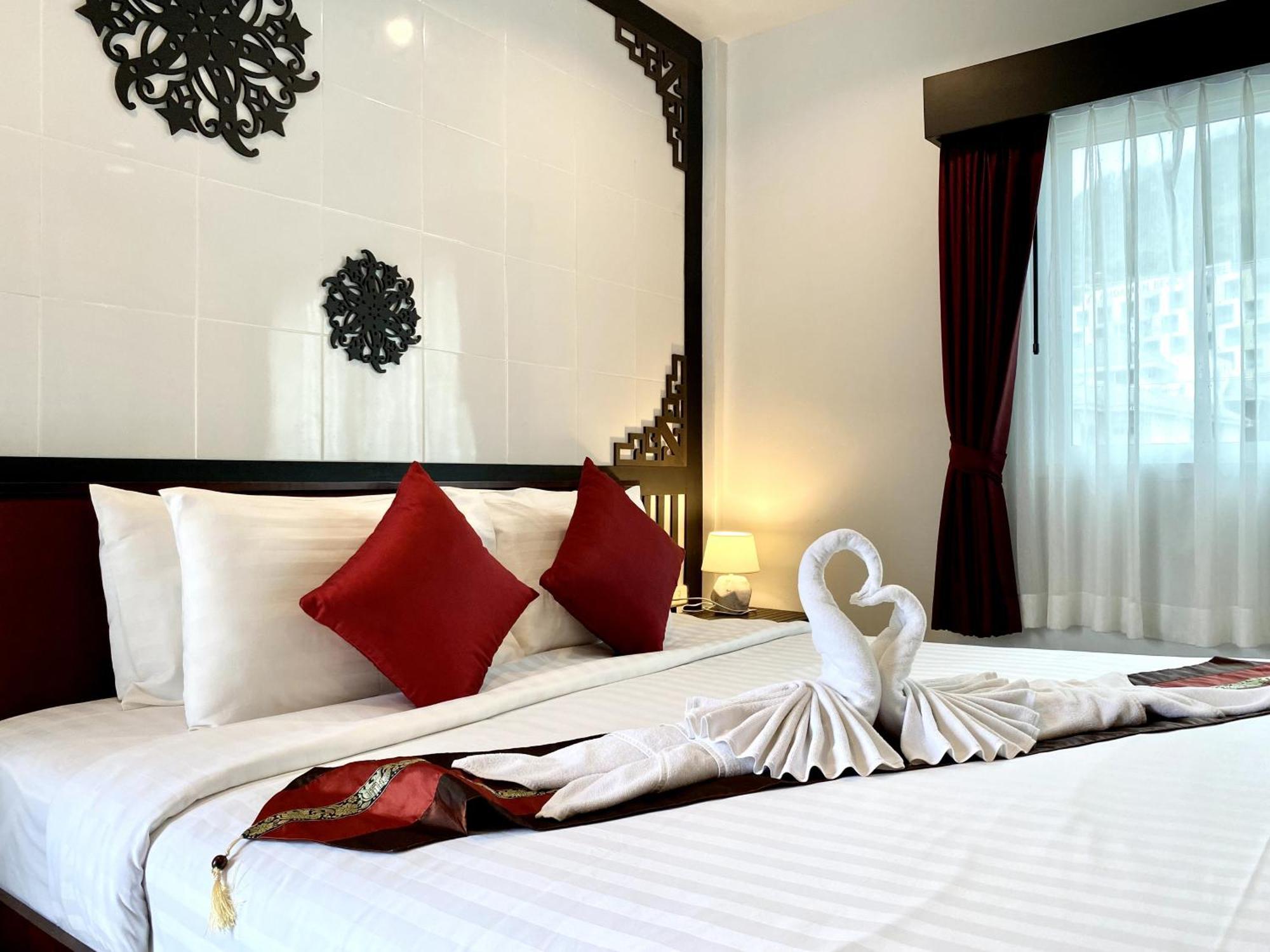Sunray Beach Hotel Patong Екстер'єр фото