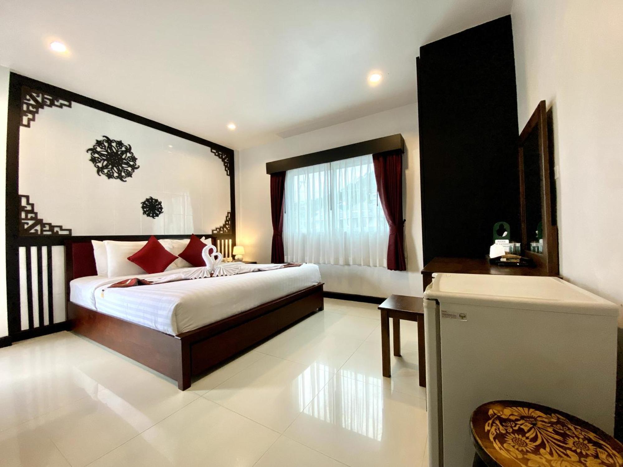 Sunray Beach Hotel Patong Екстер'єр фото