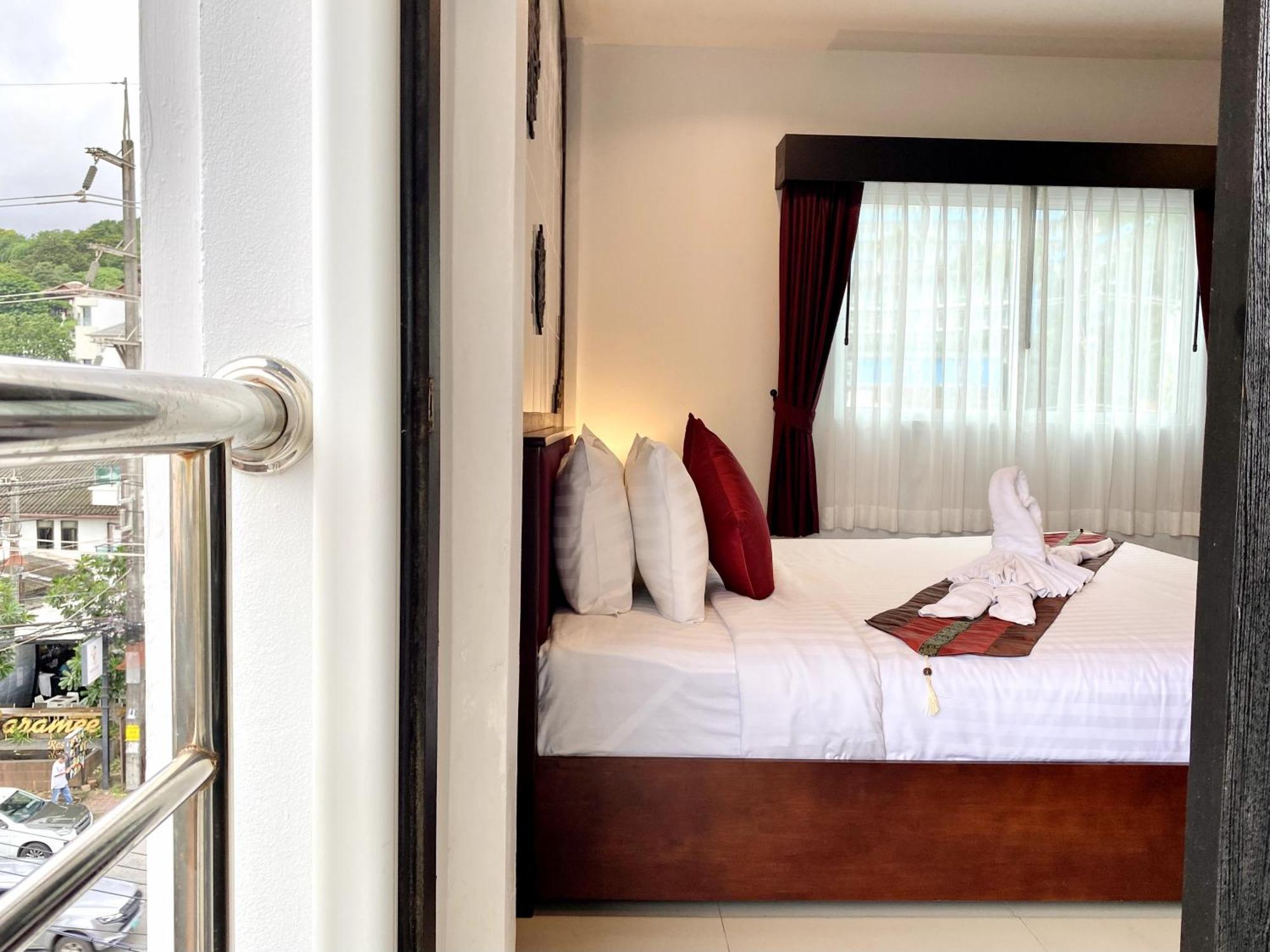 Sunray Beach Hotel Patong Екстер'єр фото