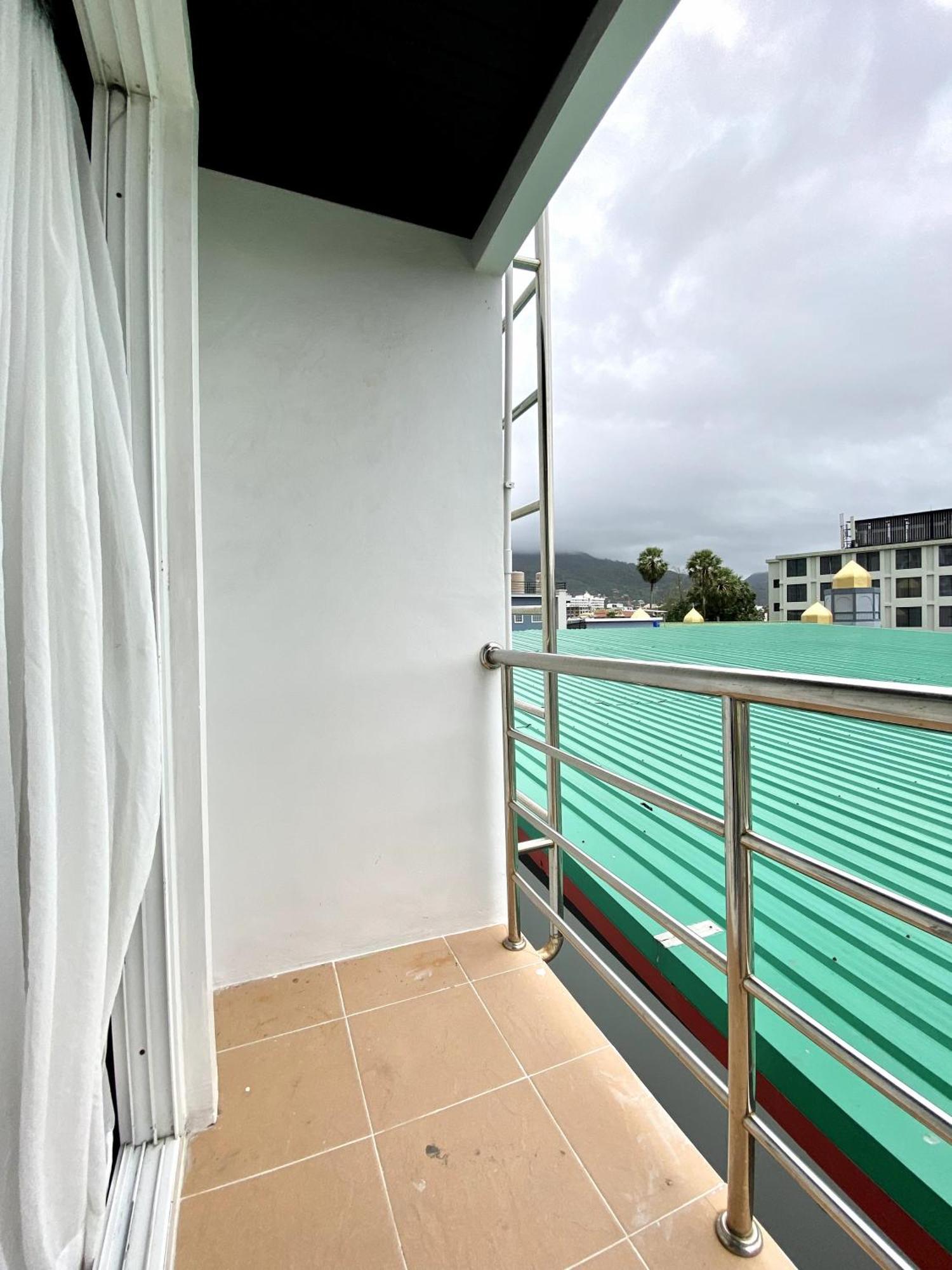 Sunray Beach Hotel Patong Екстер'єр фото