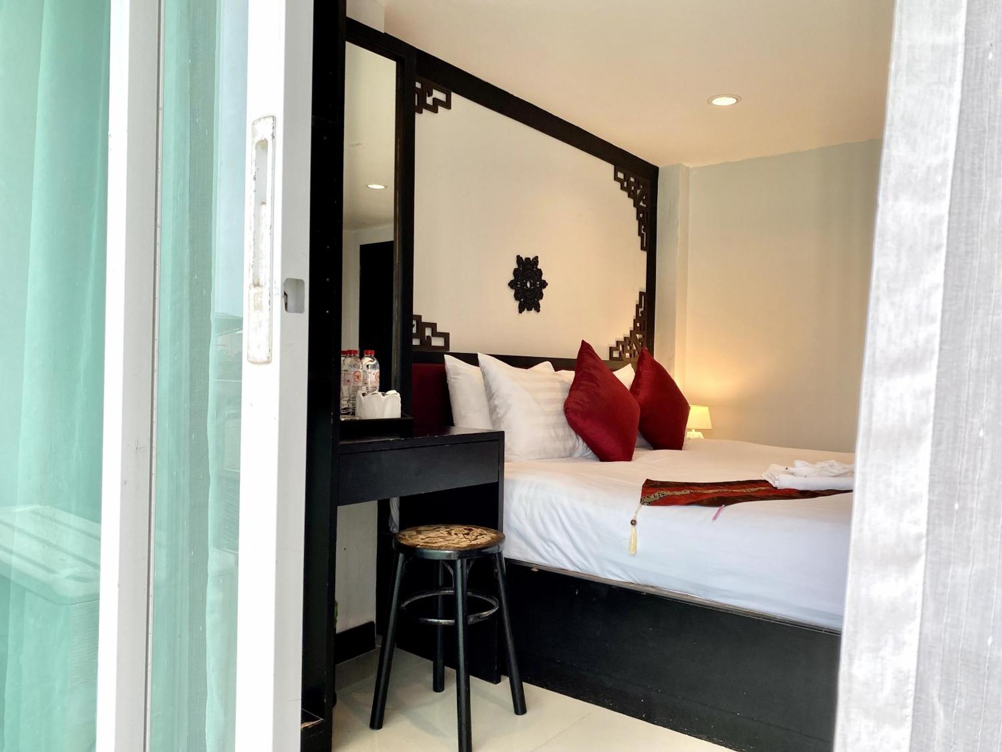 Sunray Beach Hotel Patong Екстер'єр фото