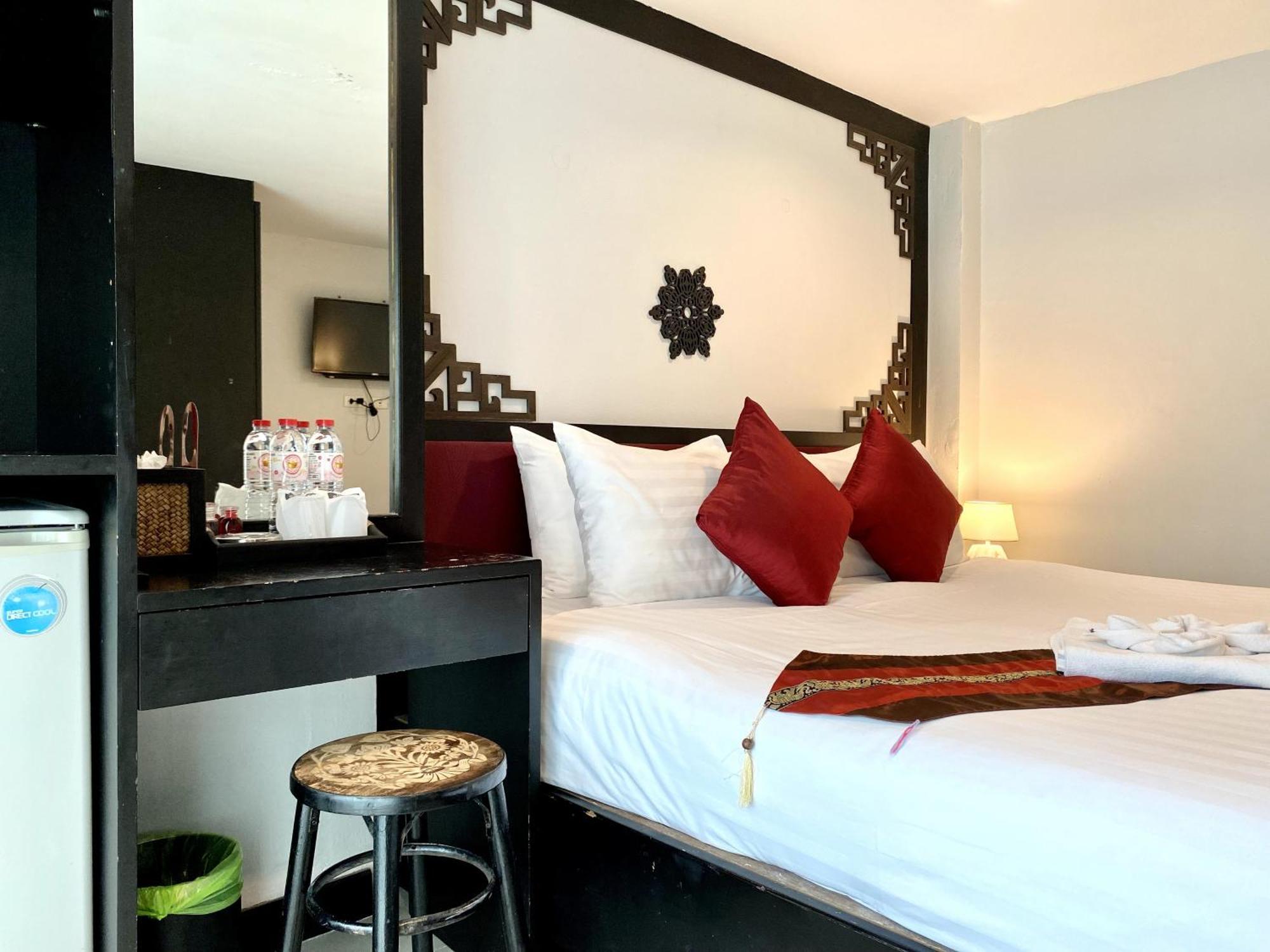 Sunray Beach Hotel Patong Екстер'єр фото