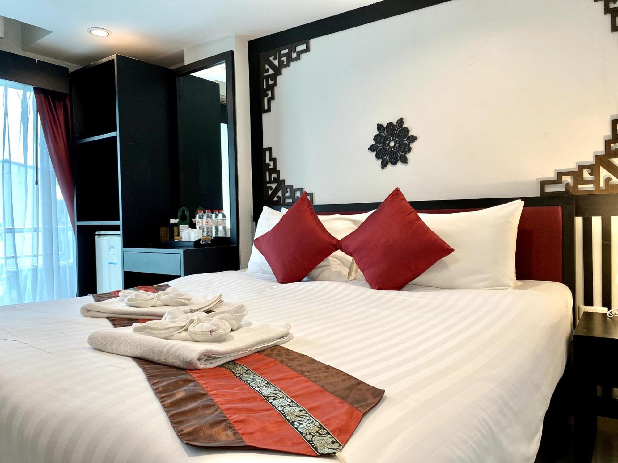 Sunray Beach Hotel Patong Екстер'єр фото