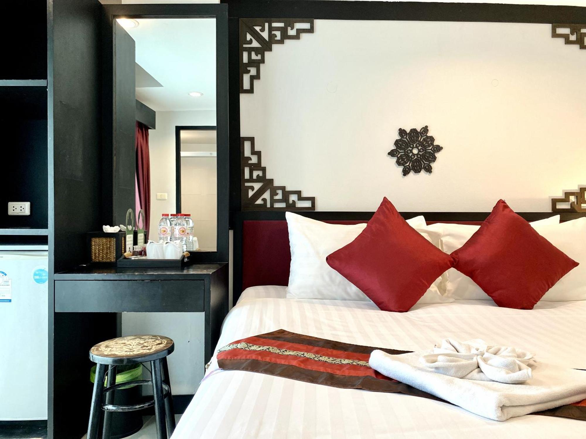 Sunray Beach Hotel Patong Екстер'єр фото