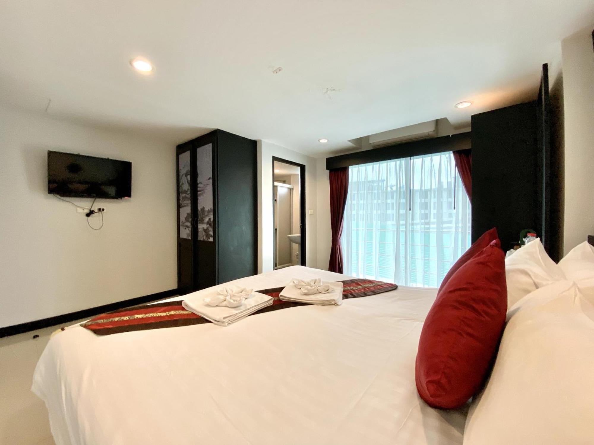 Sunray Beach Hotel Patong Екстер'єр фото