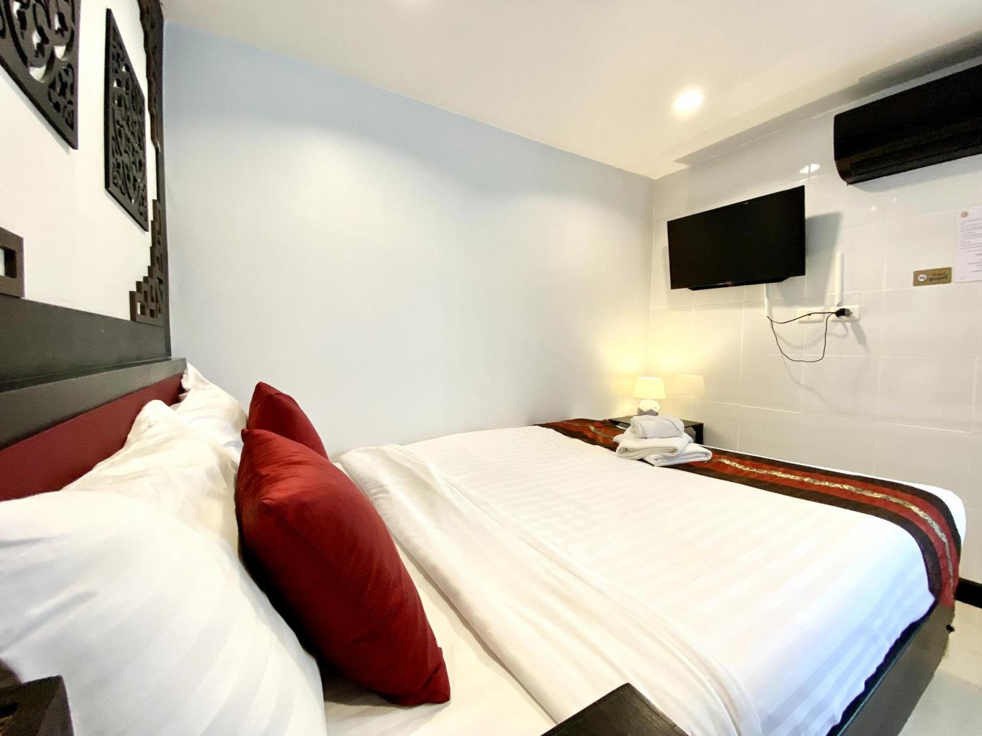 Sunray Beach Hotel Patong Екстер'єр фото
