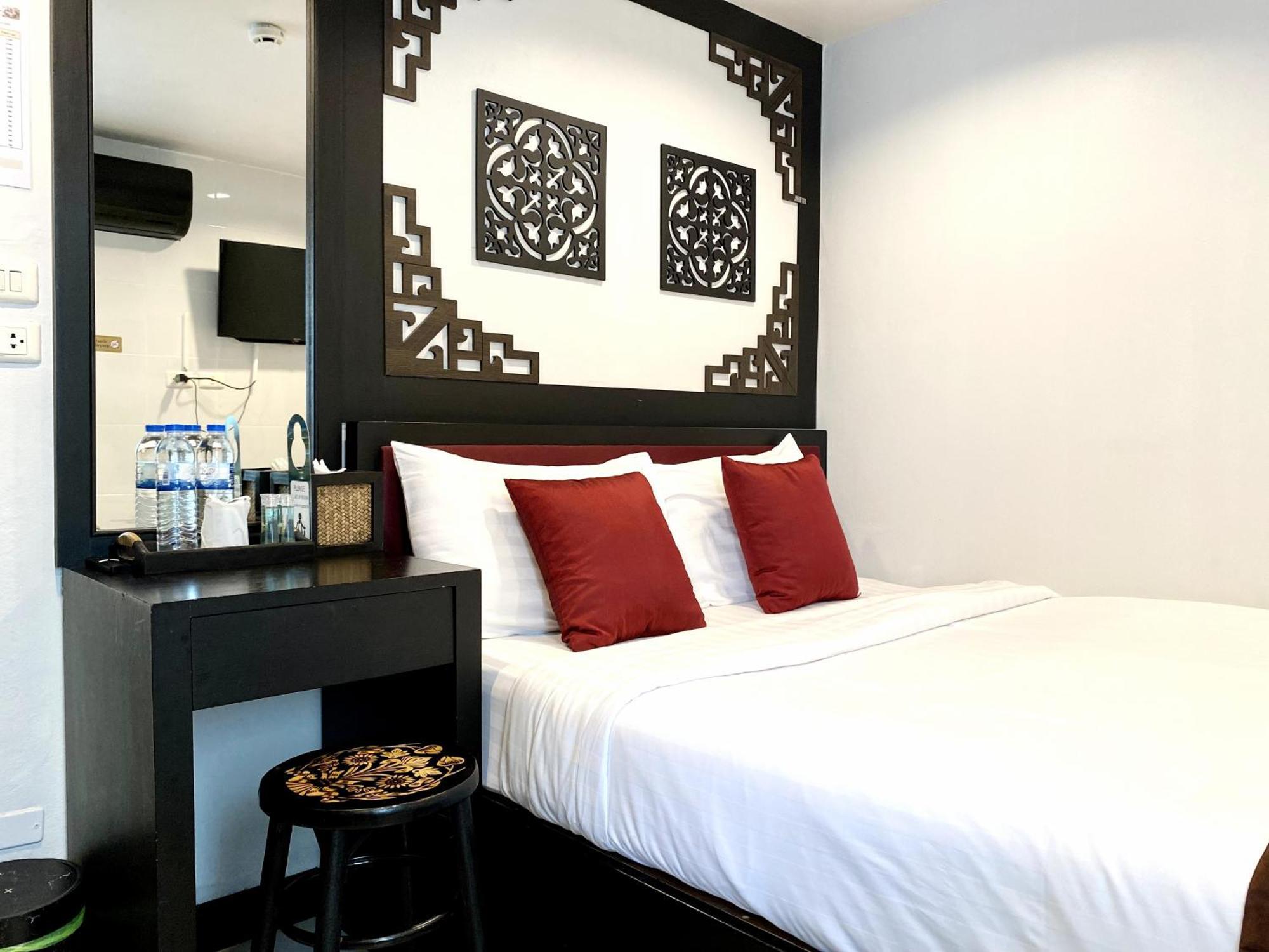 Sunray Beach Hotel Patong Екстер'єр фото