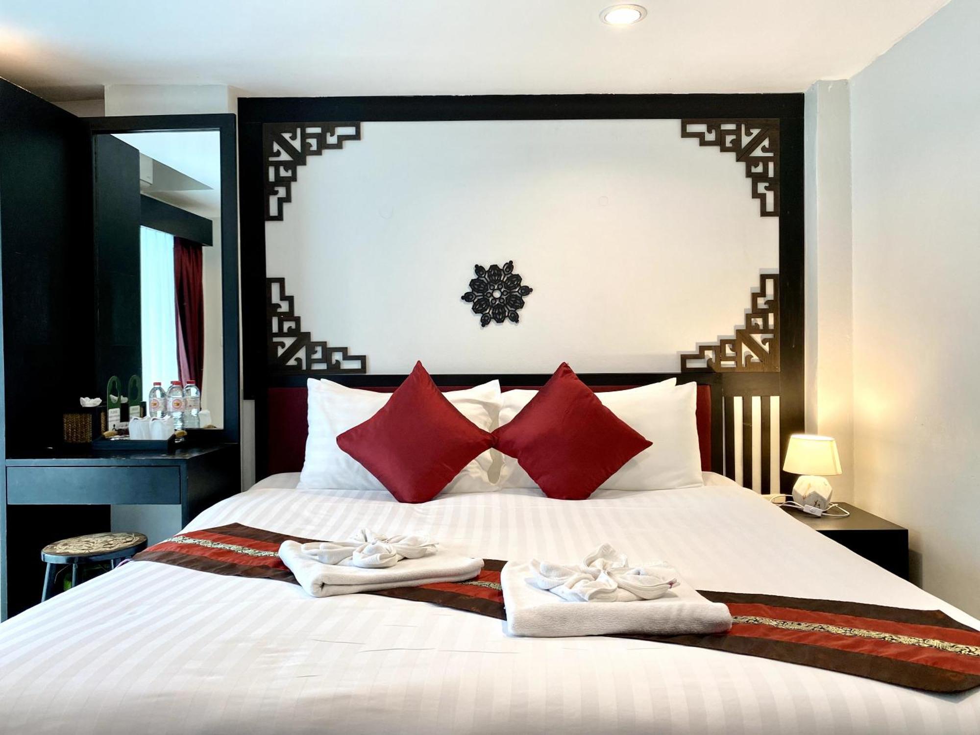 Sunray Beach Hotel Patong Екстер'єр фото