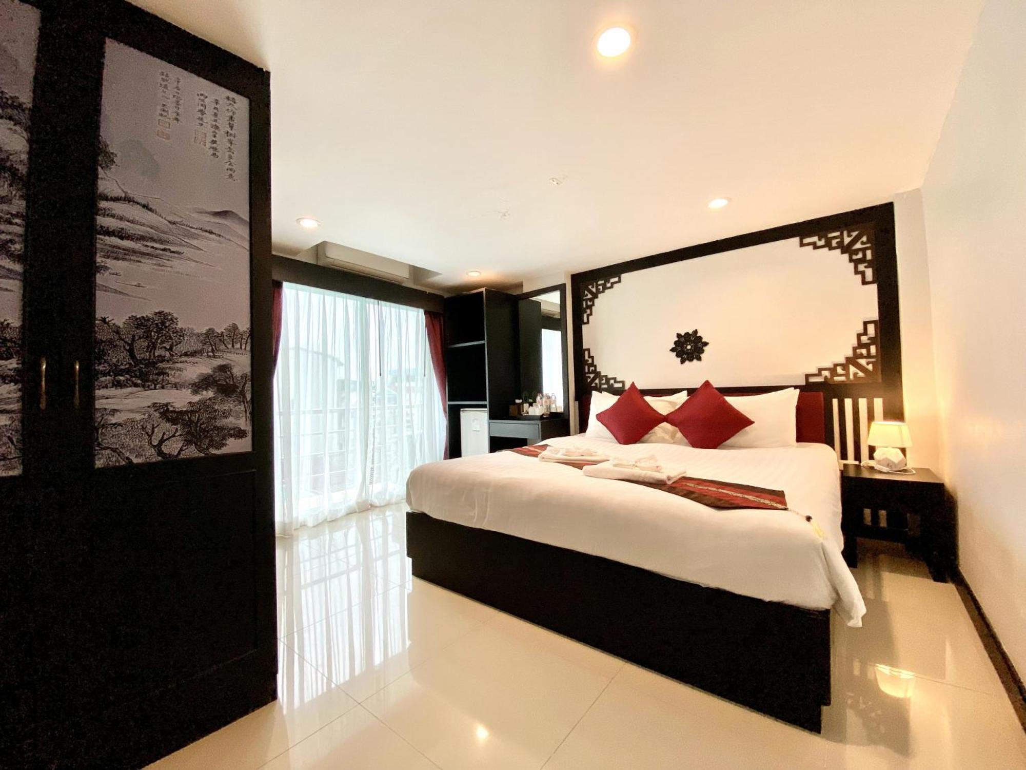 Sunray Beach Hotel Patong Екстер'єр фото
